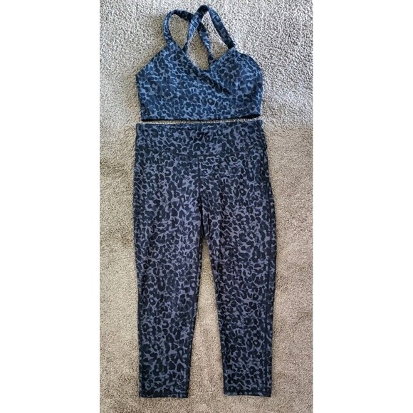 Women’s Gap Fit Athleisure Set Sports Bra Leggings Sz Medium  Animal Print Yoga - Picture 1 of 6